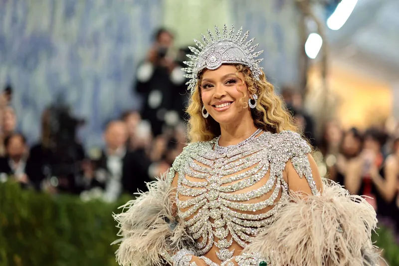 The 2026 Met Gala: Beyoncé’s Return, a Bezos Boycott and Bad Bunny Aging 53 Years on the Steps