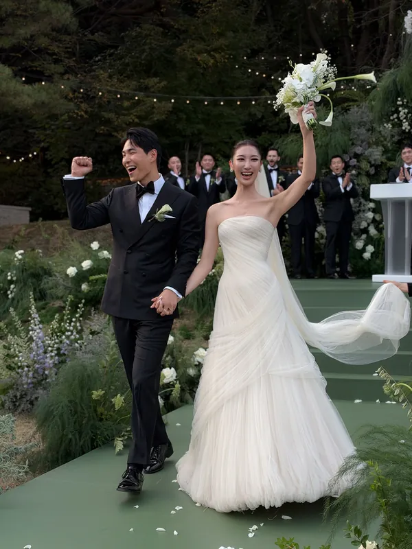 EJAE Marries Samuel Kim in Seoul, With D’Angelo, Stevie Wonder and Nat King Cole on the Playlist